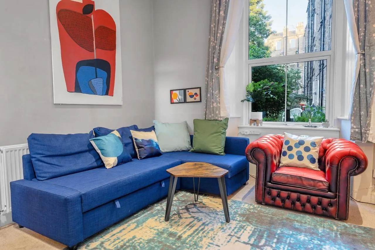 Cheerful Stays: 2 Bedroom Sleeps 6 Edinburgh