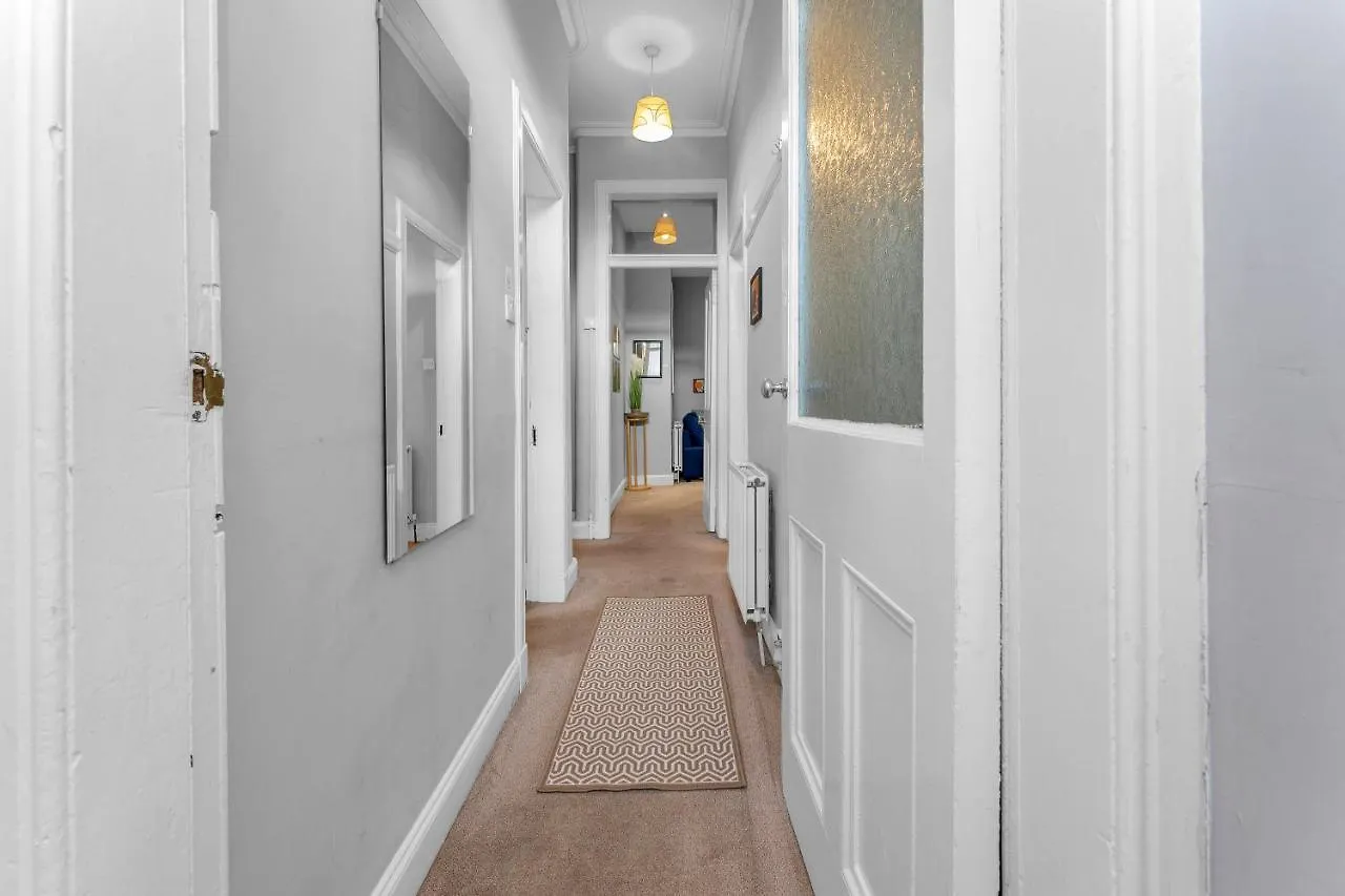 Cheerful Stays: 2 Bedroom Sleeps 6 Edinburgh United Kingdom