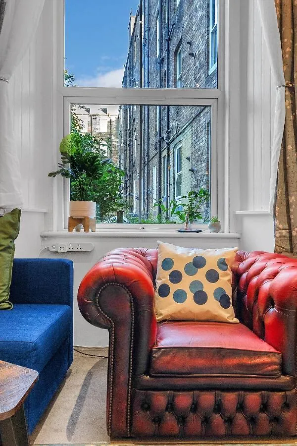 Cheerful Stays: 2 Bedroom Sleeps 6 Edinburgh
