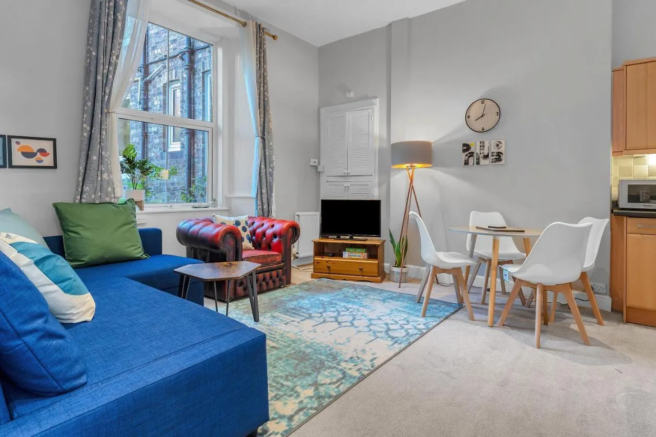 Cheerful Stays: 2 Bedroom Sleeps 6 Edinburgh 0*,  United Kingdom