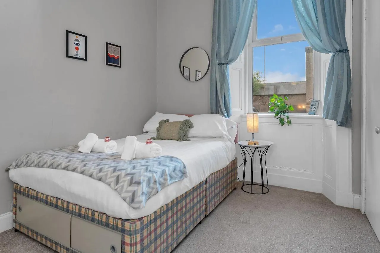 Apartment Cheerful Stays: 2 Bedroom Sleeps 6 Edinburgh