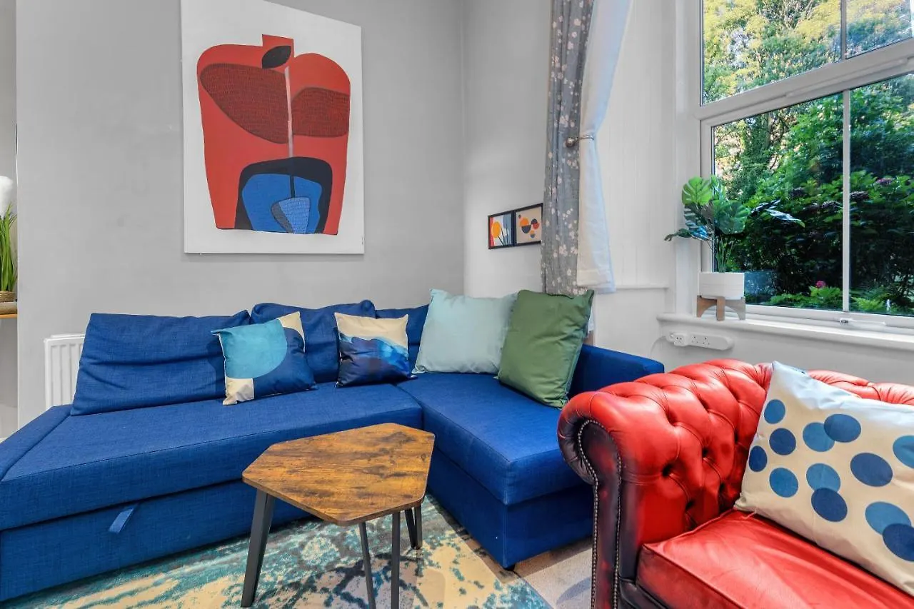 Apartment Cheerful Stays: 2 Bedroom Sleeps 6 Edinburgh United Kingdom