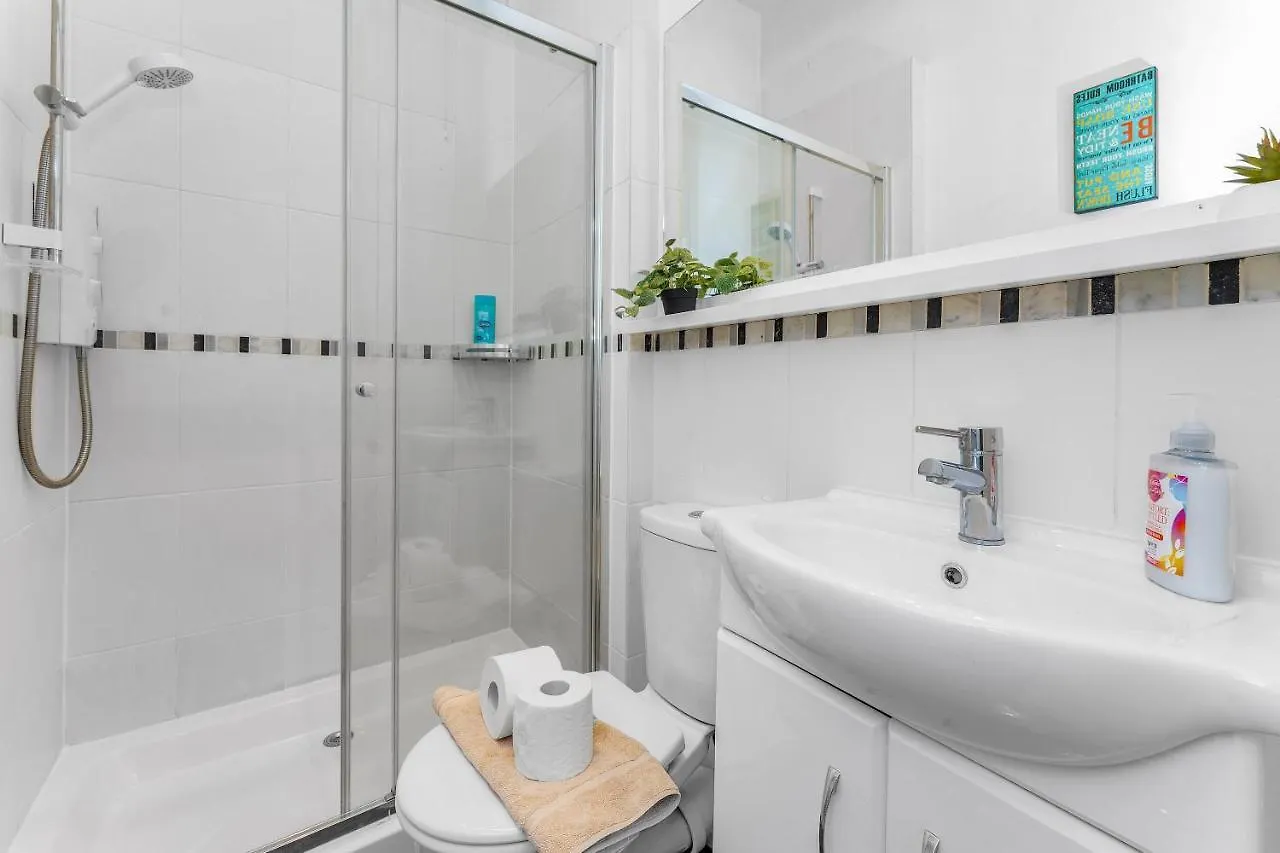 Apartment Cheerful Stays: 2 Bedroom Sleeps 6 Edinburgh