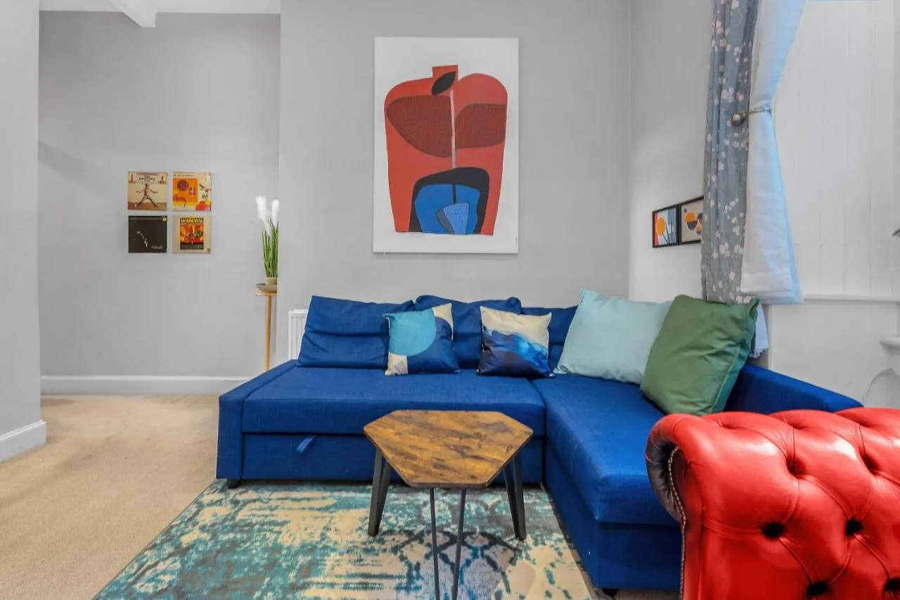 Apartment Cheerful Stays: 2 Bedroom Sleeps 6 Edinburgh