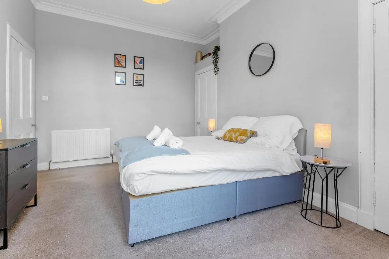 Apartment Cheerful Stays: 2 Bedroom Sleeps 6 Edinburgh United Kingdom