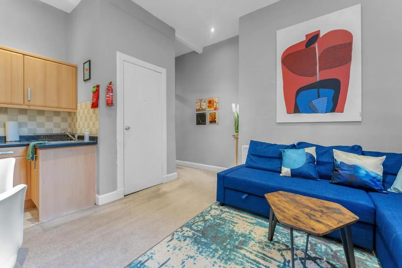 Cheerful Stays: 2 Bedroom Sleeps 6 Edinburgh