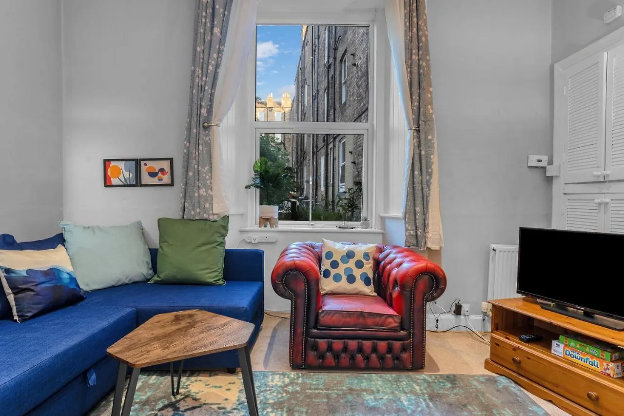 Cheerful Stays: 2 Bedroom Sleeps 6 Edinburgh United Kingdom