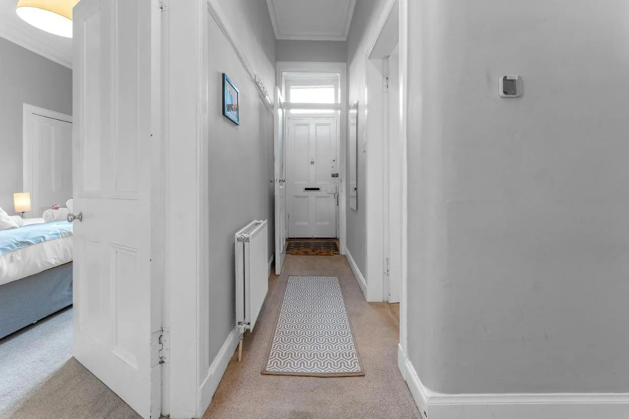 Apartment Cheerful Stays: 2 Bedroom Sleeps 6 Edinburgh United Kingdom