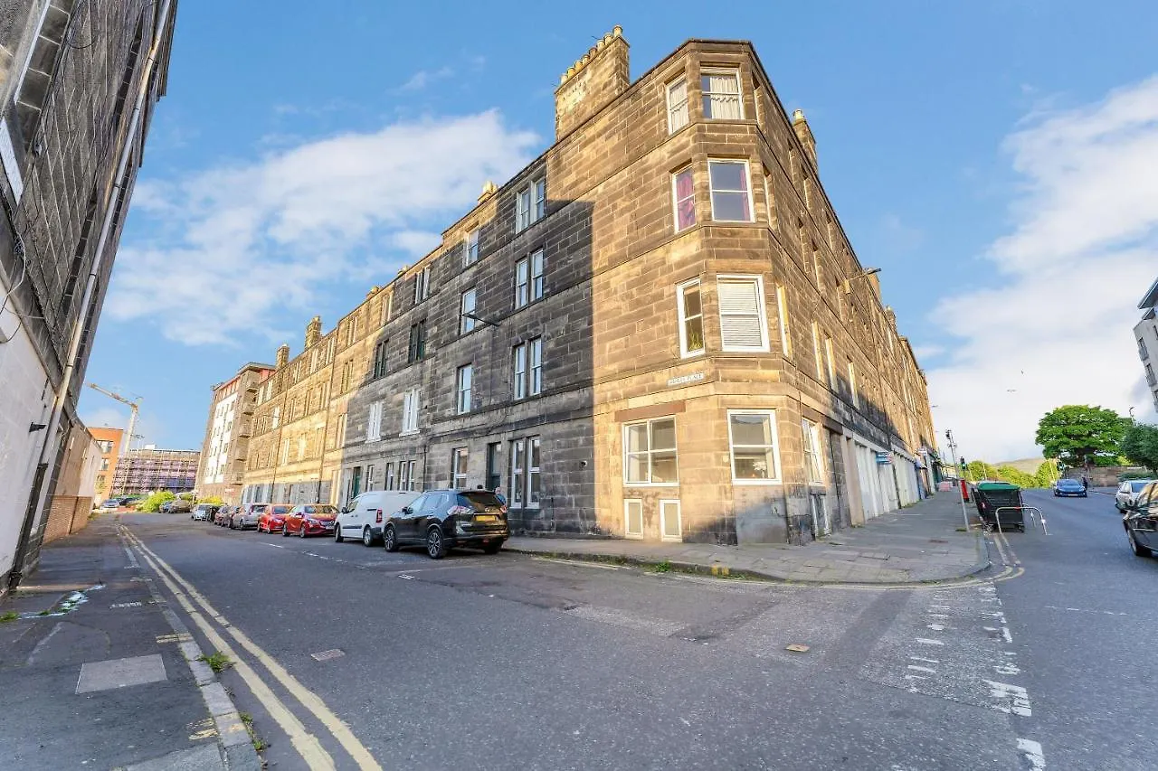 Cheerful Stays: 2 Bedroom Sleeps 6 Edinburgh 0*,  United Kingdom