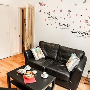 Chic & Bright Flat Near Holyrood Park Appartamento