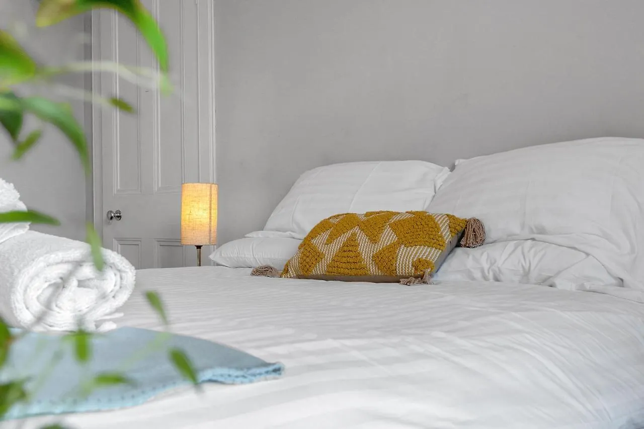 Cheerful Stays: 2 Bedroom Sleeps 6 Edinburgh 0*,